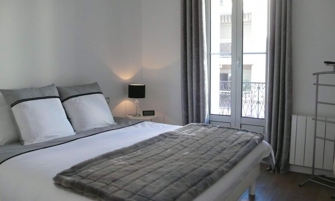 Carnot Apartment | Happy Days