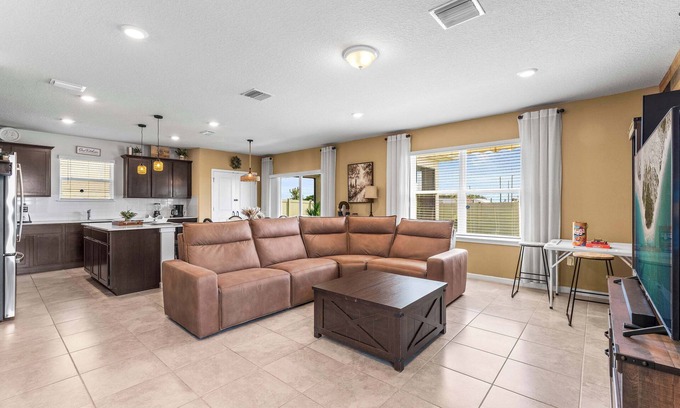 Davenport House | Happy Daze - Home for 8