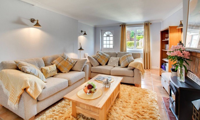 West Runton House | Happy Daze - Two Bedroom House, Sleeps 4