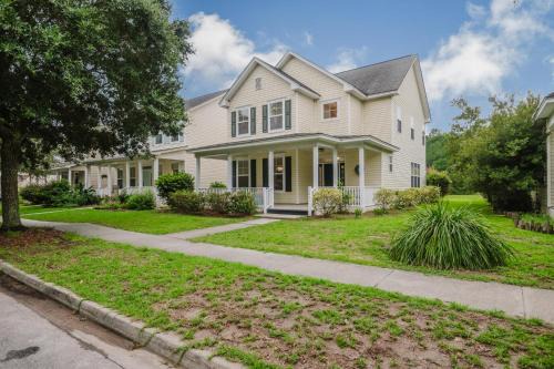 Bluffton House | Happy in Old Town Bluffton