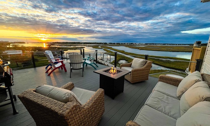 Sneads Ferry House | Happy Ours! Sound waterfront TH with dock stunning views! ~5 min walk to beach.