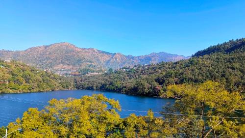 Naukuchiyatal Hotel | Happy Owls Lakeside Lodge