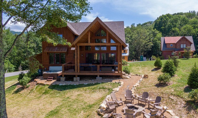 Elk Park Cabin | Happy Trails - Pet friendly Eagles Nest with view, hot tub, fire pit