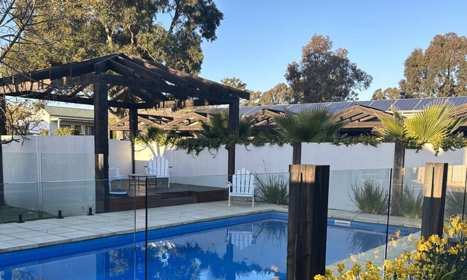 White Hills Hotel | Happy Wanderer Motel