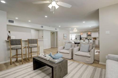 Galveston House | Harbor HideAway with Heated Pool 1 Mile to Beach and close to Cruise Terminal