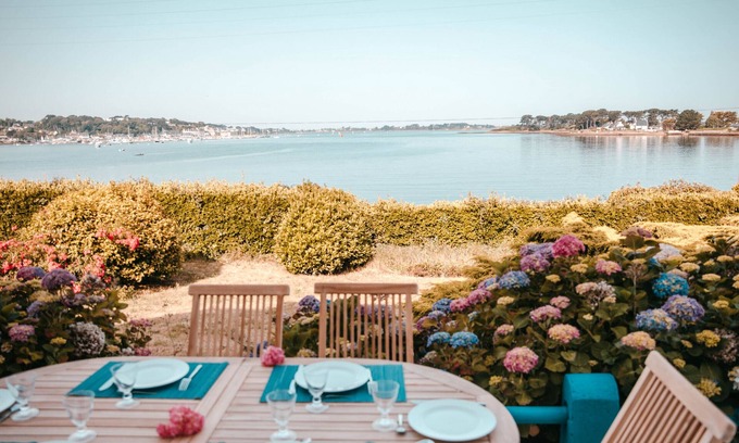 Plouguerneau Ski Chalet | Harbor House - Aber Wrach View for 6