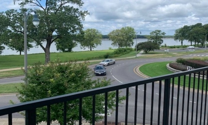 Memphis Apartment | Harbor Island unit on Mud Island near ST JUDE