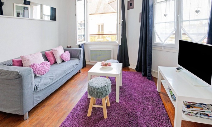 Isigny-sur-Mer Cottage | Harbor View Hideaway