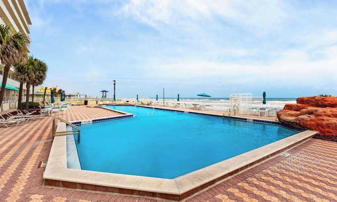 Lenox Park Condo | Harbour Beach Resort 605 | Amenities + Ocean Views