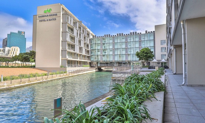 Victoria and Alfred Waterfront Apartment | Harbour Bridge 417 by CTHA