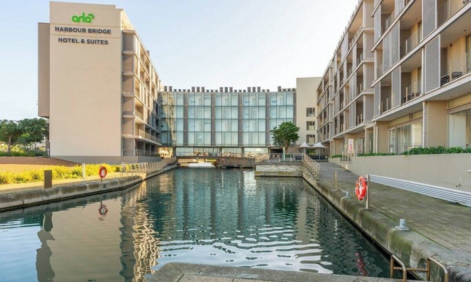 Victoria and Alfred Waterfront Apartment | Harbour& Canals Family Apt with Parking, A/C, Fast
