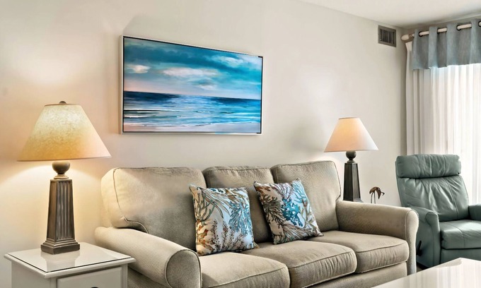 Harbour Town Condo | Harbour Town Villa: Sleeps 6-Perfect for Families