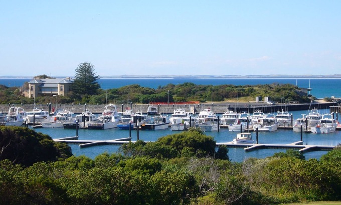 Waterhouse Hotel | Harbour View Motel