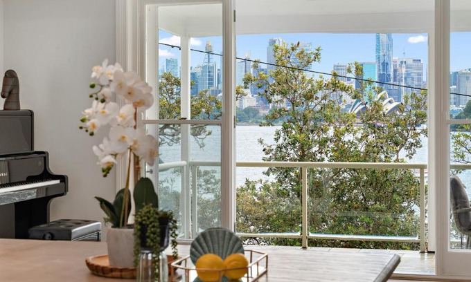Cremorne Point House | Harbourfront Haven 4BR Retreat with Stunning Views of Sydney Iconic Landmarks