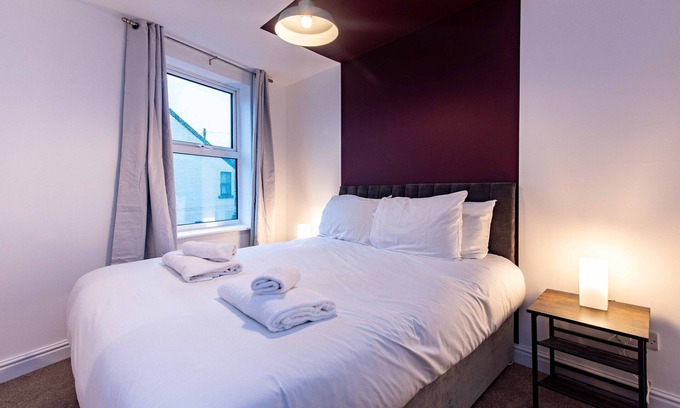 Newark Apartment | Harcourt 1D: 2BR Flat with Parking in Newark