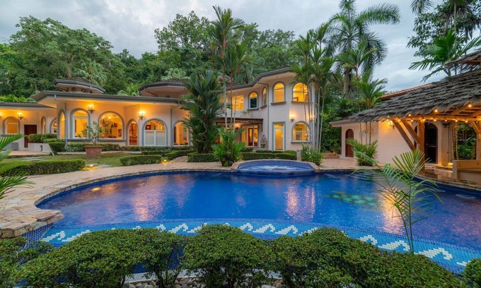 Jaco House | Harmon Estate 6 bdrs private pool in Los Suenos