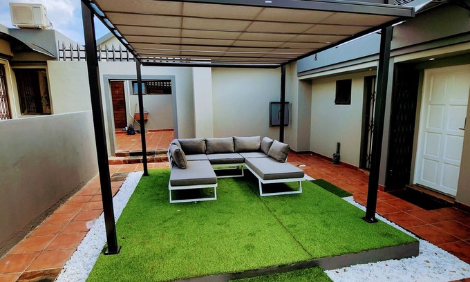 Greater Johannesburg Metropolitan Area Cottage | Harmony Apartment: Stylish 1-Bedroom in Parkmore with Uninterrupted Solar Power