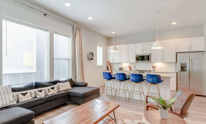 Talbot's Corner House | Harmony of Nashville – Dual Townhomes – 14 Beds
