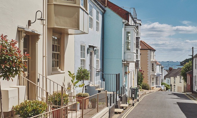 Cowes Cottage | Harold House - Luxury Cottages