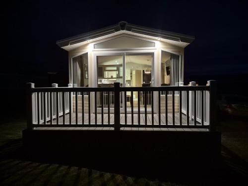 Llanllwchaiarn Apartment | Harries Superior Lodge Ocean