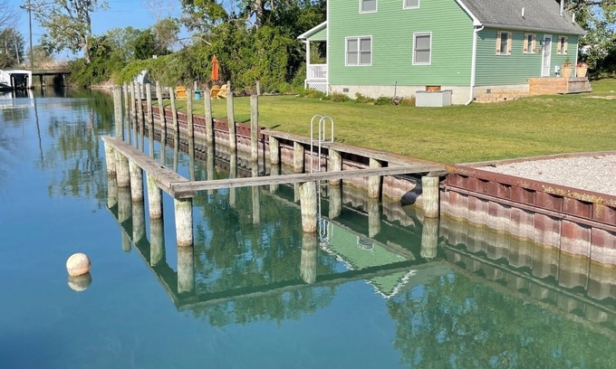 Harsens Island House | Harsens Island Waterfront - Fully Updated & Clean - St. Clair River Boat Fish