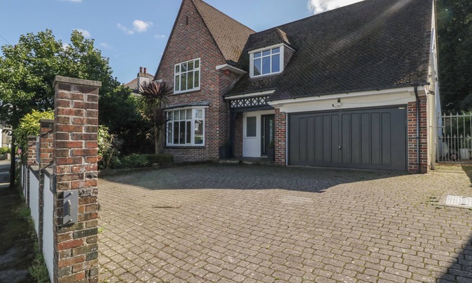 Plymouth Cottage | HARTLEY LODGE, family friendly, with open fire in Plymouth