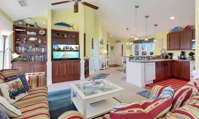 Hatteras Condo | Hatteras 2BR | Water Views, Pool & Boat Slip