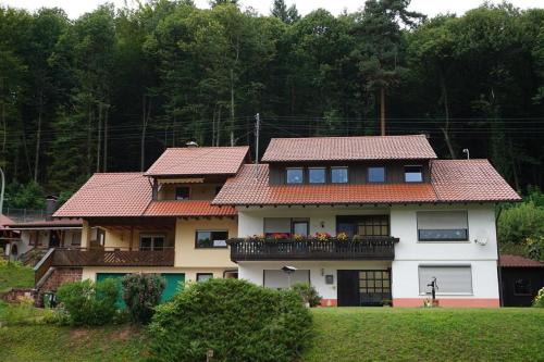 Stein Apartment | Haus Edith