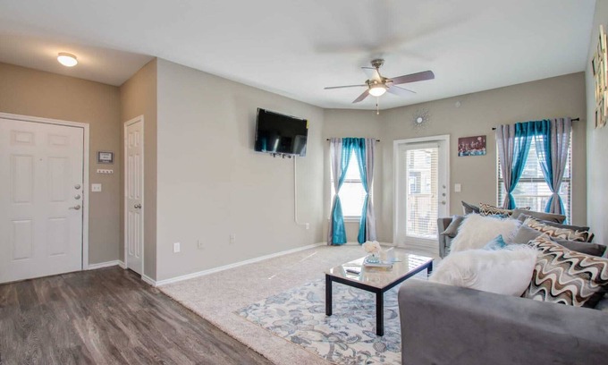 Houston Apartment | Have a Quality Tyme in a Stylish 1 Bedroom