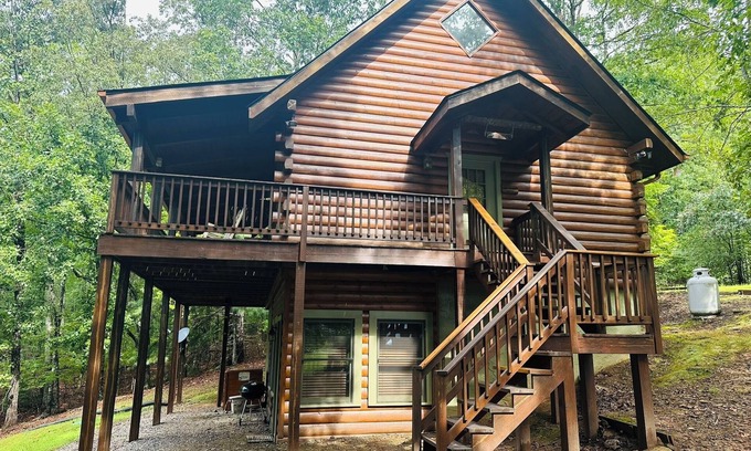 Morganton Cabin | Hawk's View-a piece of Southern Comfort