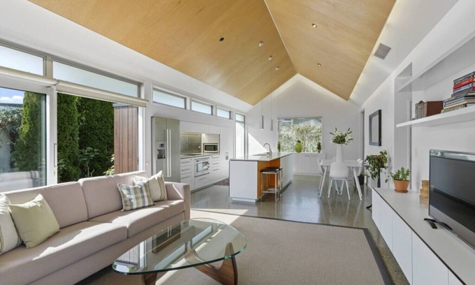 Saint Albans House | Hawkesbury Executive Home