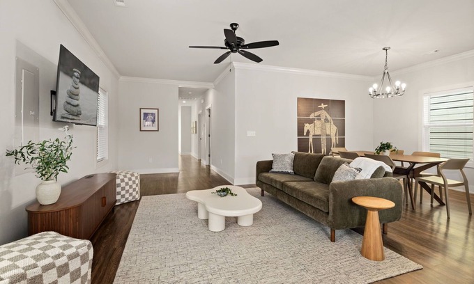Bentonville House | Hawthorne Haven - 2.3 mi to DT-Direct Trail Access