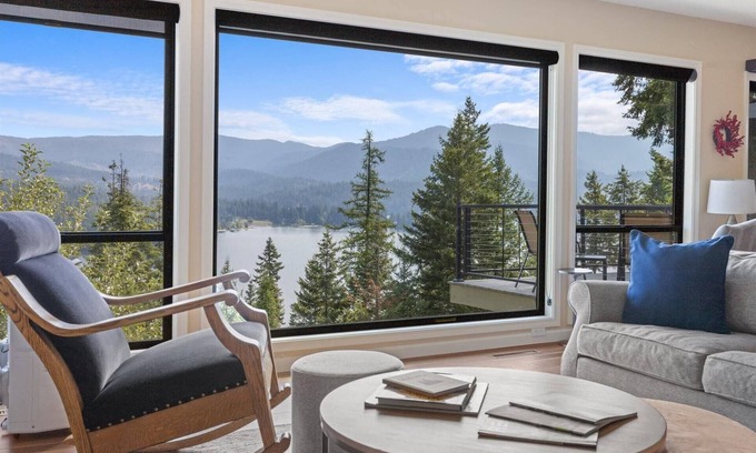 Hayden Lake House | Hayden Escape – Lake Views, Chef’s Kitchen, Outdoor Dining, and Hiking Nearby!
