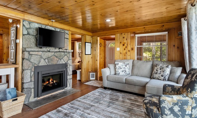 Hayden Lake House | Hayden lake gem steps to water/dock with deck, WD & firepit - dog-friendly