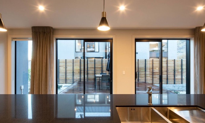 Lake Hayes House | Hayes Chalet, Alpine Escape 5BR Stay