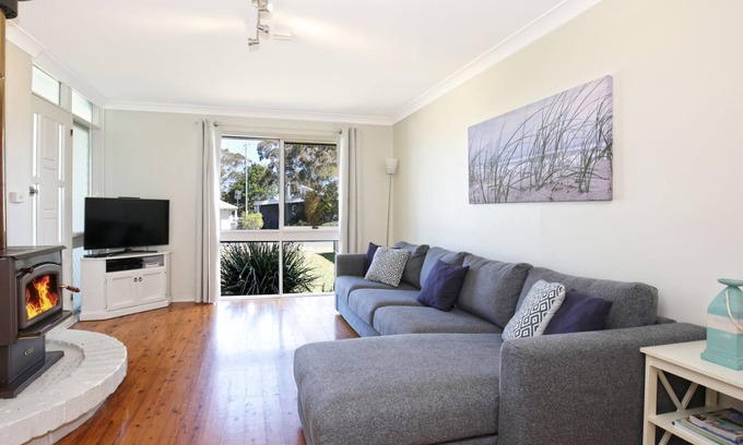 Callala Beach House | Hayes @ Jervis Bay - Pet Friendly Award Winner - 4 Mins to Beach