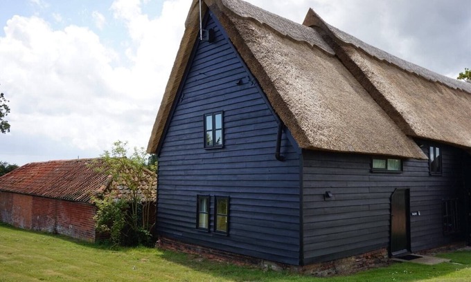 Saxmundham Apartment | Hayloft at Valley Farm Barns, Snape