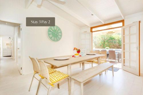 Dromana House | Heales Hideaway Dromana steps to the beach