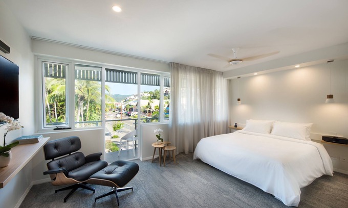 Airlie Beach Hotel | Heart Hotel and Gallery Whitsundays