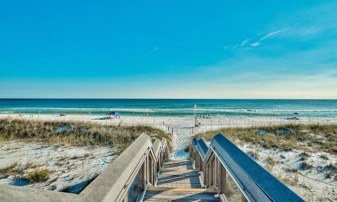 Indian Bayou Condo | Heart of Destin Beach Bungalow: 2023 Elevated Reno