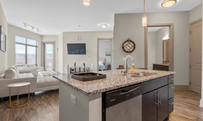 Italian Village Apartment | Heart of Downtown Columbus | Short North area