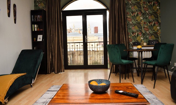 Leeds City Center Apartment | Heart of Leeds - 2 Bedroom Flat