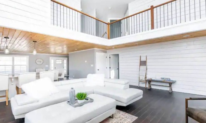 Lindseyville House | *Heart of Nolin Lake*Hot Tub*Balcony*Lake Front*