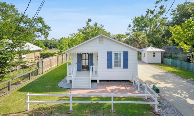 Bay St Louis Cottage | Heart of Old Town, Bike/Walk to Beach/Shops/Dining/Bars, Perfect Location