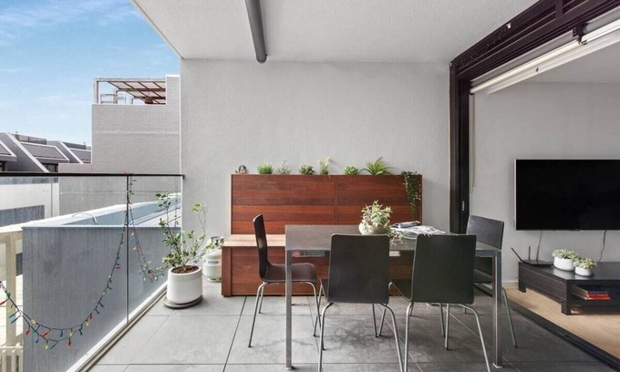 Richmond Apartment | Heart of Richmond Hideaway with Spacious Balcony