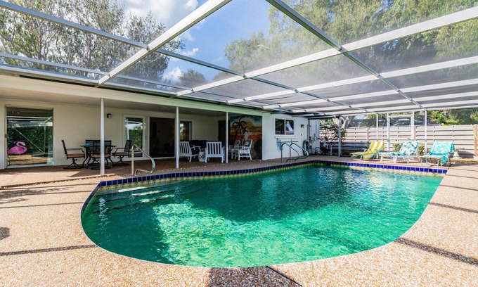 Southgate Villa | Heart of Sarasota: Remodeled 3 bedroom pool villa 2.8 Miles from Siesta Key