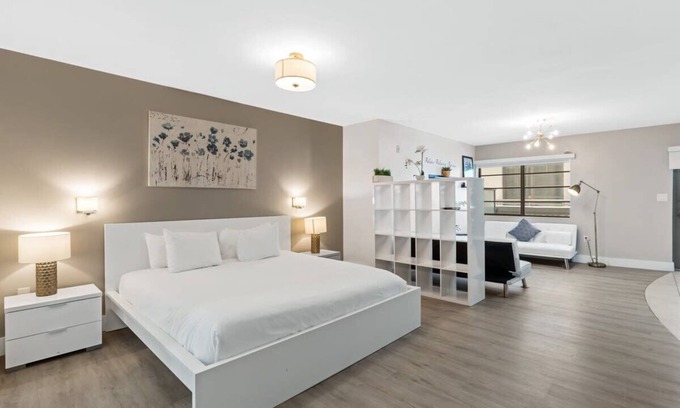 South Beach Condo | Heart of South Beach Studio, Roof Top Pool,Balcony