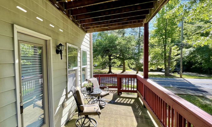 Stone Mountain House | HEART of Stone Mountain - Sleeps 4 with ever aspect of comfort in mind!