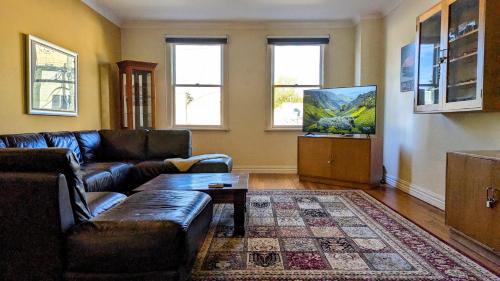 Surrey Hills Apartment | Heart of Surrey Hills - Parking On Request