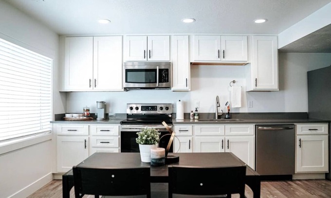 Vineyard Apartment | Heart of Utah County near BYU, UVU, and Sundance.
